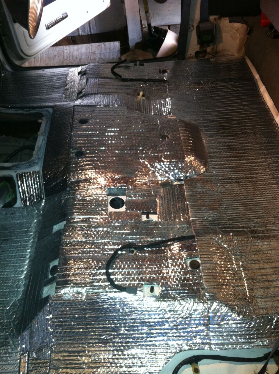 Interior floor insulation in a vehicle