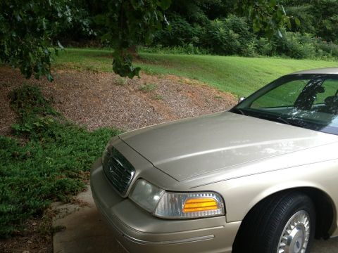 1999 Ford Crown Victoria photo
