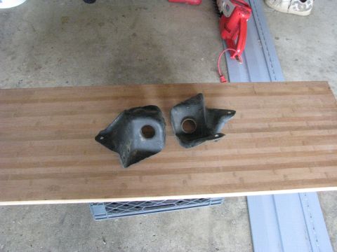 2005 Ford Excursion - Two vehicle suspension parts are shown on a wooden plank. The page claims they are from a 2005 Ford Excursion.