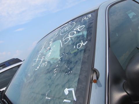 2001 Ford Crown Victoria - White markings on a vehicle's windshield indicate a year of 2006, contradicting the registry's claim.