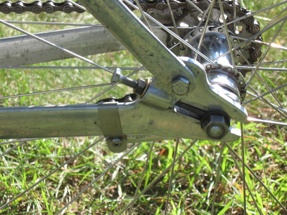 bicycle rear drop out with chain and spokes