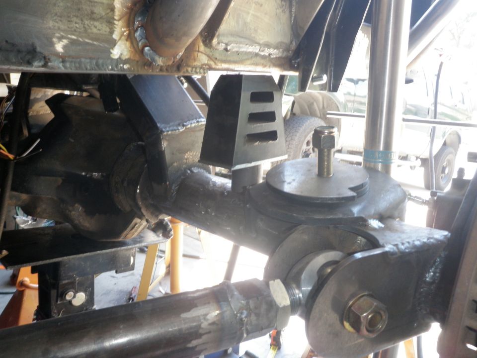 Custom rear axle suspension with four-link setup and Bilstein shock