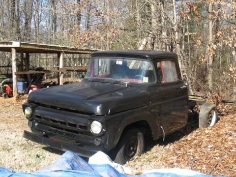 1957 Ford F-100 - This truck appears to be a 1956 Ford F-100, not a 1957 model as claimed.