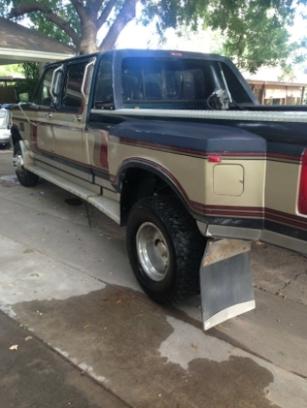 1986 Ford Bronco - This Ford F-Series truck appears to be from the late 1980s, not a 1986 Bronco.