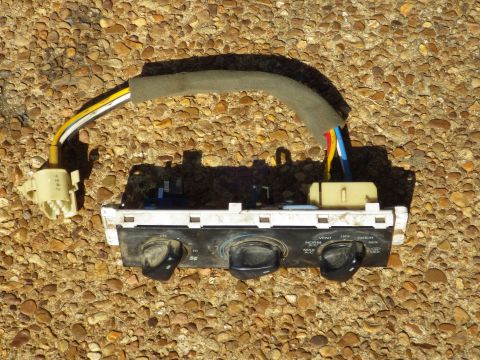 1983 Ford Bronco - I used to think the push-pull cable was a mod for the original control panel, but it takes a different panel to use the dual cable, and I f…