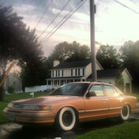 1994 Ford Crown Victoria photo