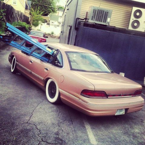 1994 Ford Crown Victoria photo
