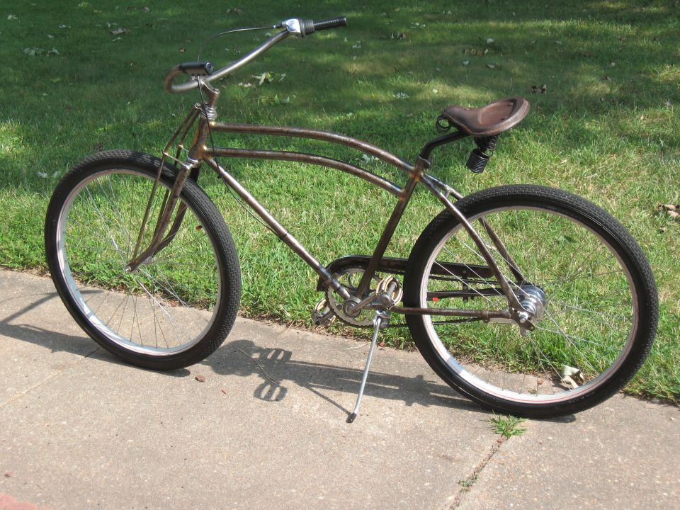 Rusty cruiser bicycle side view