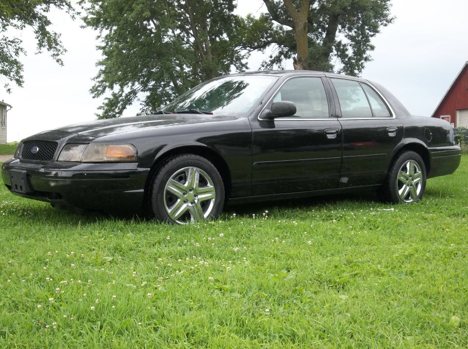 2006 Ford Crown Victoria “AVPD88”