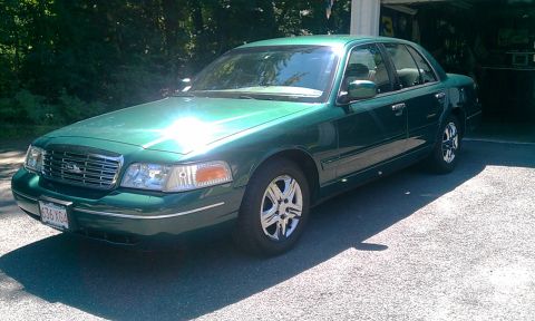 2001 Ford Crown Victoria photo
