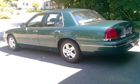 2001 Ford Crown Victoria photo