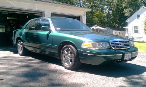 2001 Ford Crown Victoria photo