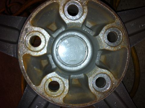 1995 Ford Mustang - Close-up of a wheel hub showing a center cap with a barely visible Ford logo.