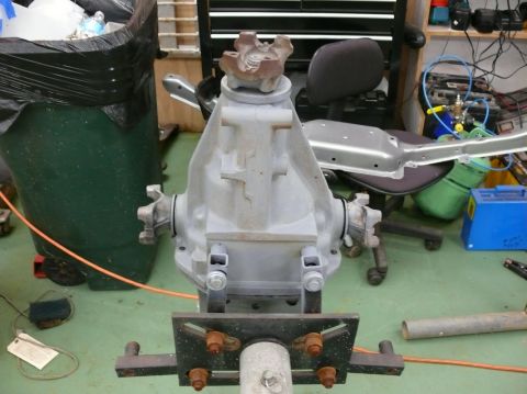 1976 Chevrolet Corvette - Differential assembly mounted on a stand in a workshop setting, with a Supermotors logo in the lower right corner.