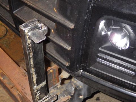 1983 Ford Bronco - This lever operates the latch at the bottom of the upright, inside the bumper, but I'm not happy with it...