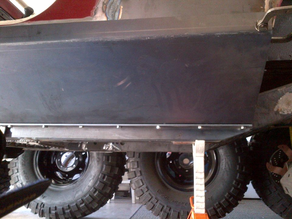 Vehicle underbody with large tires and jack stands