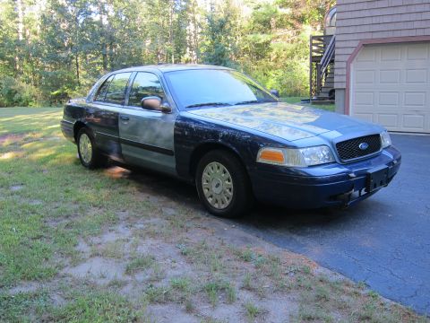 2001 Ford Crown Victoria - This 2001 Ford Crown Victoria shows significant bodywork differences between its front and rear sections.