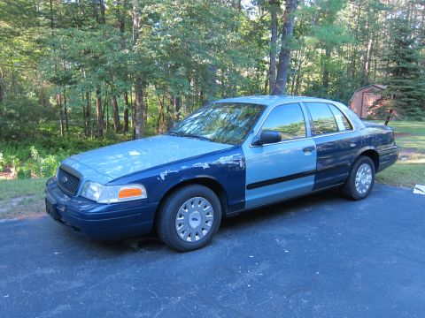2001 Ford Crown Victoria - This 2001 Ford Crown Victoria has two-tone paint, with the front half light blue and the rear half dark blue.