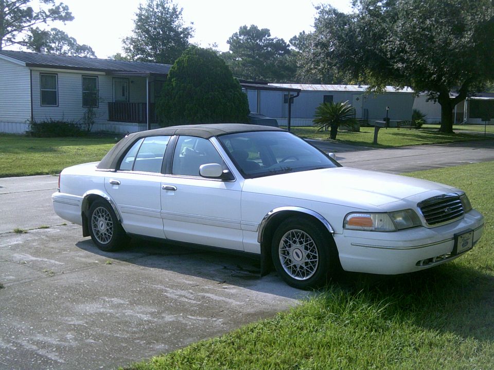1998 Ford Crown Victoria “Vicky”