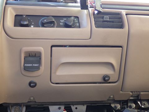1983 Ford Bronco - These sockets, each of the other sockets, and the USB power adapters have [url=http://www.amazon.com/gp/product/B0087YADV2/]these switches…