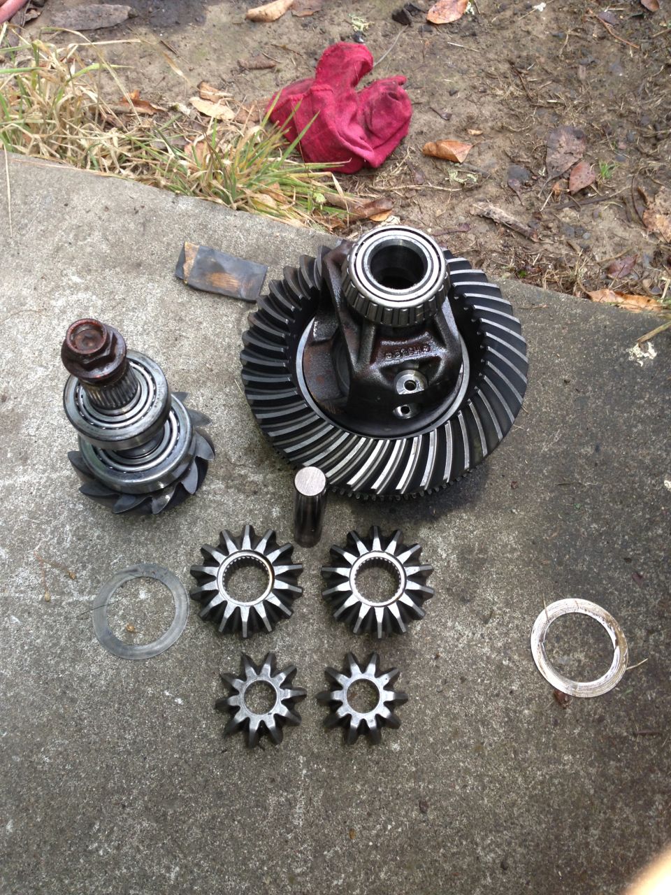 Pinion and carrier removed. I dont think I will reuse ANY of this.