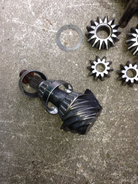 1992 Ford F-150 - Pinion and carrier removed. I dont think I will reuse ANY of this.