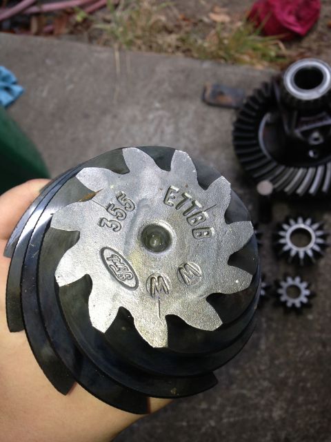 1992 Ford F-150 - Pinion and carrier removed. I dont think I will reuse ANY of this.