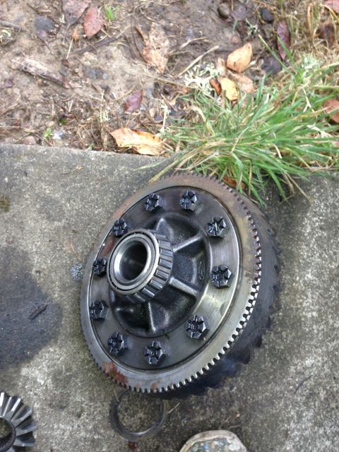1992 Ford F-150 - There is some rust on the ring gear, carrier and the tone ring. There was definately water in this thing when it was sitting.