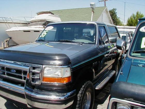1995 Ford Bronco 3q-front view, dark gray with black hood deflector