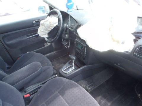 2002 Volkswagen Jetta - The interior of a 2002 Volkswagen Jetta shows deployed airbags and dark upholstery, indicating significant damage.