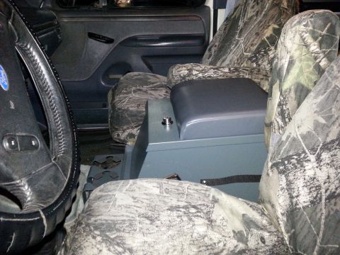 1992 Ford Bronco - side shot of the tuffy center console. The pad sits level with the arm rests.