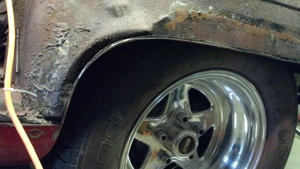 Rear wheel well with rust and chrome rim