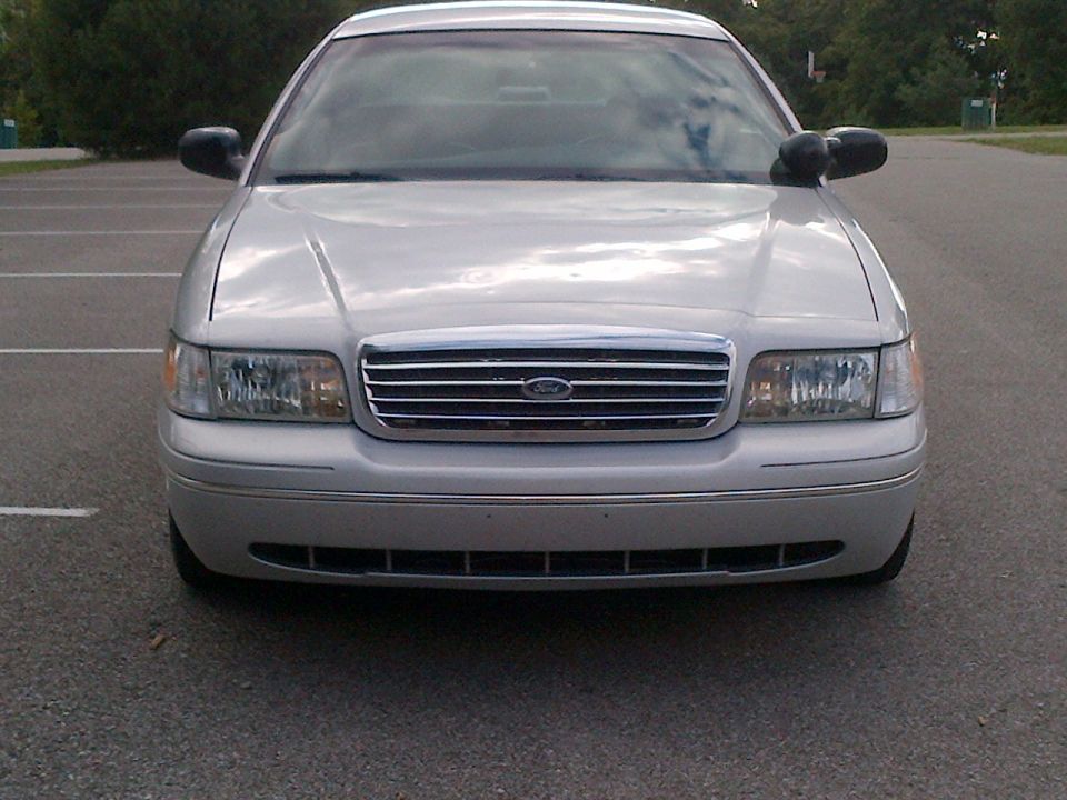 Silver 2001 Ford Crown Victoria front view