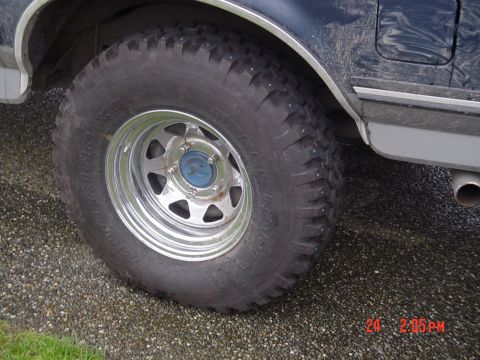1987 Ford Bronco - my studded Mudterrains (wrong size though! 31"s)