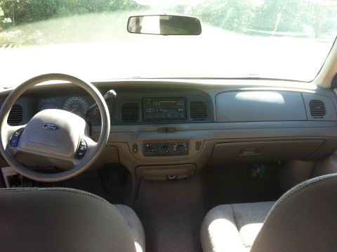 2003 Ford Crown Victoria photo