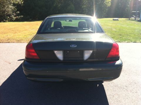2003 Ford Crown Victoria photo