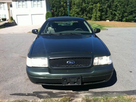 2003 Ford Crown Victoria photo