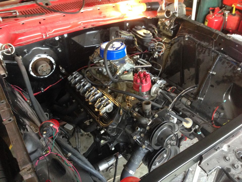 Engine bay with V8 engine, carburetor, and distributor