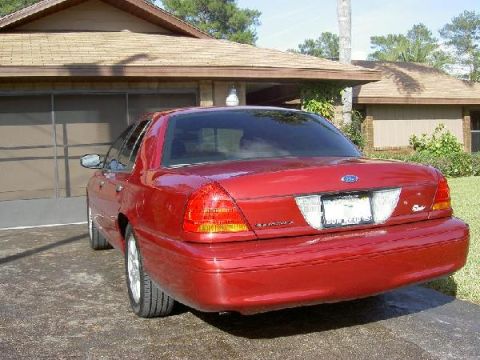 2003 Ford Crown Victoria photo