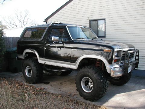 1985 Ford Bronco “moneypit”