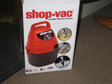 1995 Ford Bronco - The box for a Shop-Vac 1x1 portable wet/dry vacuum cleaner is shown, detailing its features and capacity.
