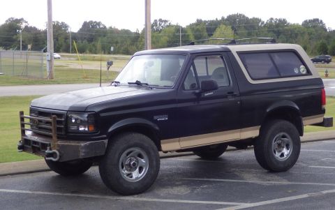 1983 Ford Bronco - The front bumper doors fit so well & slide so easily that one fell off on this drive. I ran over it, but there was no damage. I'll get to w…