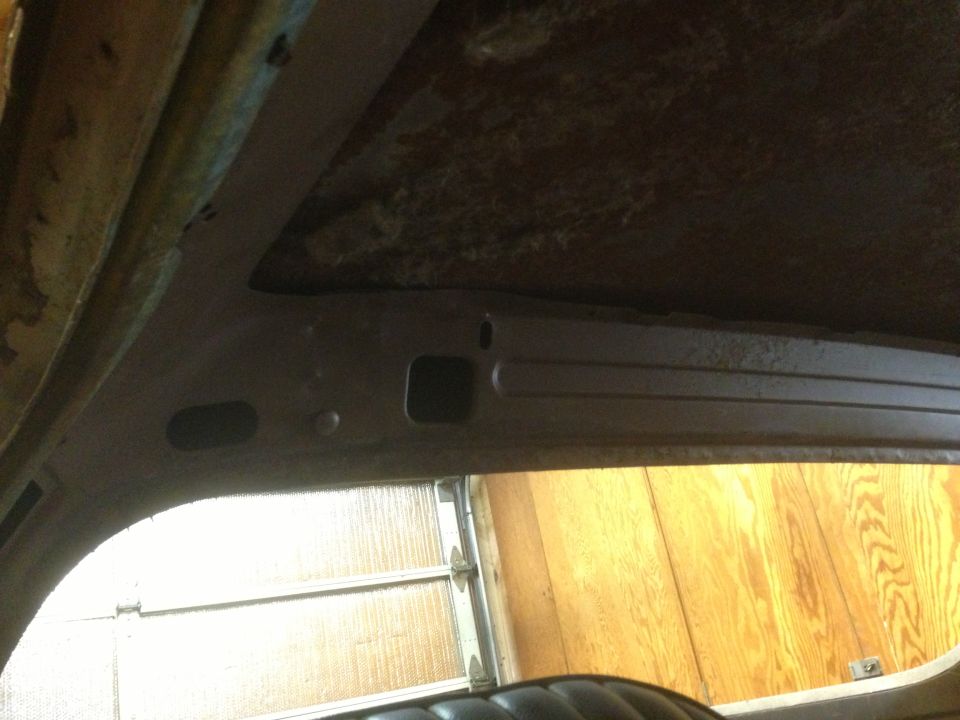 Interior headliner and structural supports of a vehicle