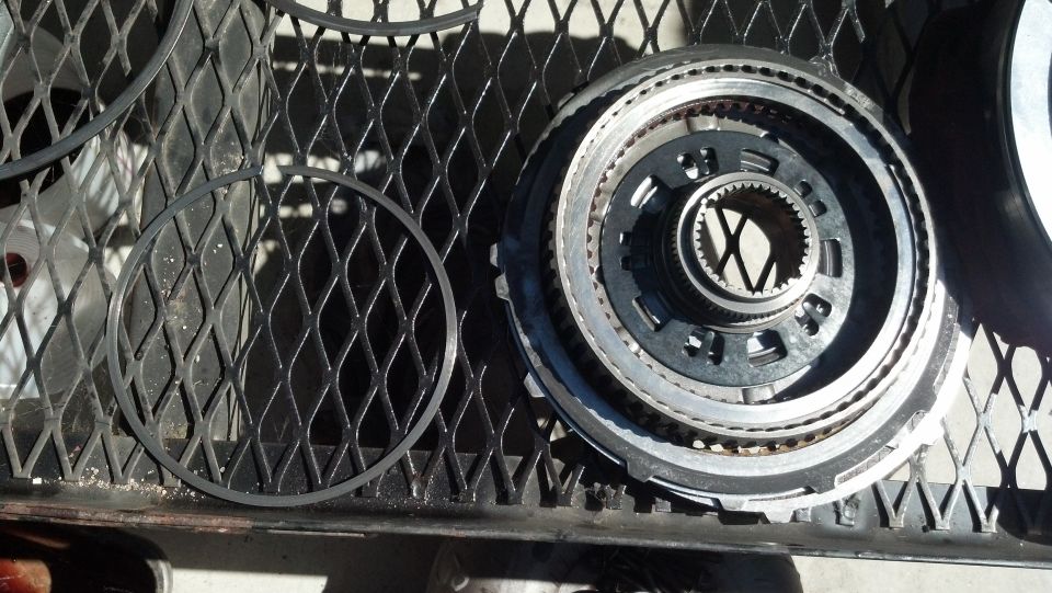 E4OD transmission clutch pack and seals on metal grate