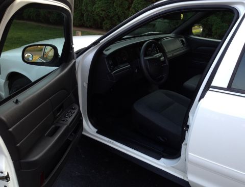 2005 Ford Crown Victoria photo