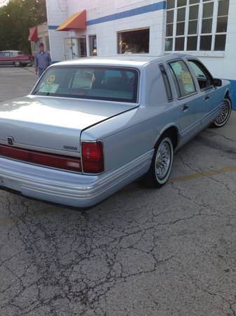 1994 Lincoln Town Car photo