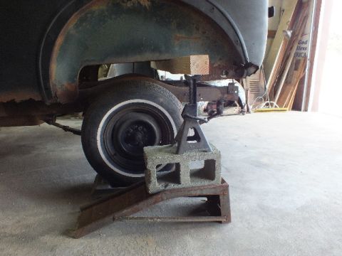 1946 International Travelall - probably not the safest way to remove a body from it's frame, but it worked, and was a 1 man operation.