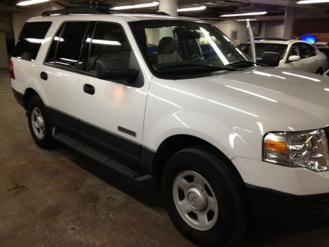 1991 Ford LTD Crown Victoria - Photograph of a white Ford Expedition SUV, not a technical document.