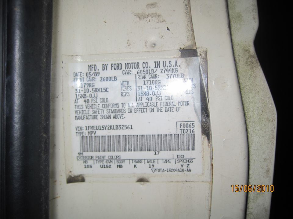 1989 Ford Bronco door jamb certification label dated 05/89 with GVWR, GAWR, tire sizes and VIN