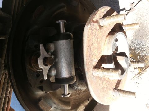 1994 Ford Bronco - This photo shows a close-up view of a vehicle's brake drum and wheel cylinder assembly.